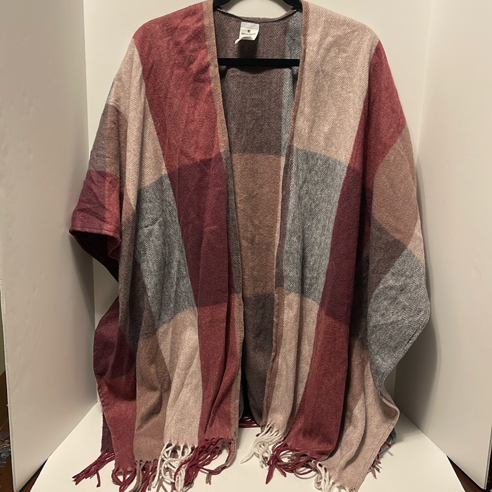 Woolrich Shawl Women’s One Size Plaid Pink Fringe Cozy Wrap Poncho Outdoor